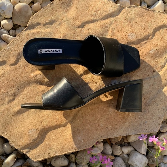 Square Open-toed Black Mules - Picture 2 of 3